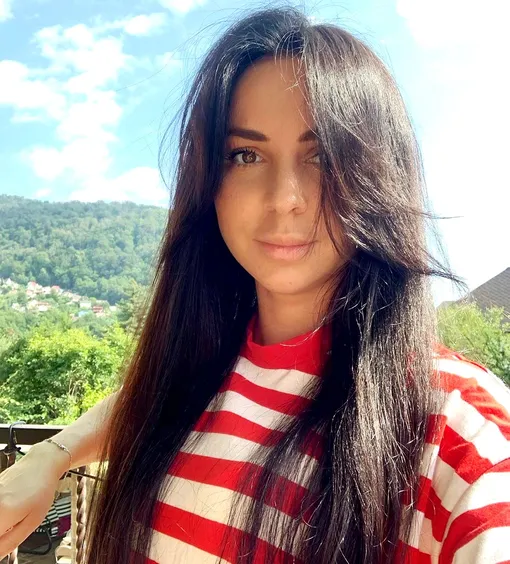 Виктория Галустян показала лицо без макияжа