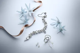 Мерцающие кристаллы: PANDORA представили новую коллекцию Мерцающие кристаллы: PANDORA представили новую коллекцию