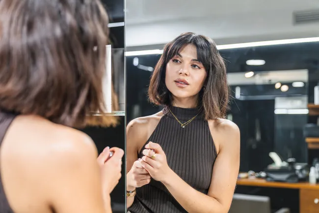 Как спрятать надоевшую челку: 3 простейших прически, которые взорвали соцсети