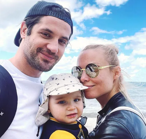 Марк Богатырев с Татьяной Арнтгольц и сыном