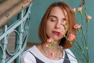 Как выглядит прямая стрижка: легкий метод придать объем и густоту тонким волосам Как выглядит прямая стрижка: легкий метод придать объем и густоту тонким волосам