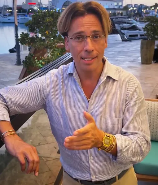 Максим Галкин объяснил, почему снял обручальное кольцо Максим Галкин объяснил, почему снял обручальное кольцо