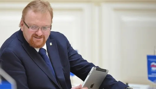 Виталий Милонов пользуется американской техникой Виталий Милонов пользуется американской техникой