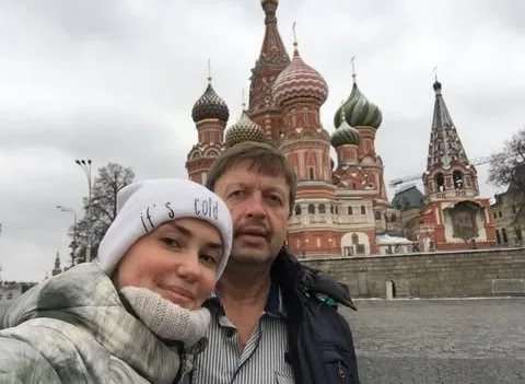 Агата Муцениеце с крестным на Красной площади