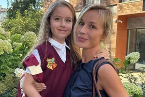 «А вот и наша ёлочка! Она лучшая!»: Полина Гагарина с дочерью стали героинями забавного видео