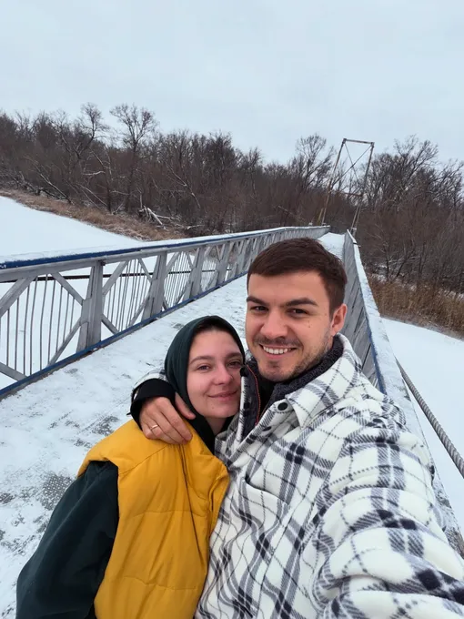 Влад Череватый с женой Еленой на прогулке Влад Череватый с женой Еленой на прогулке