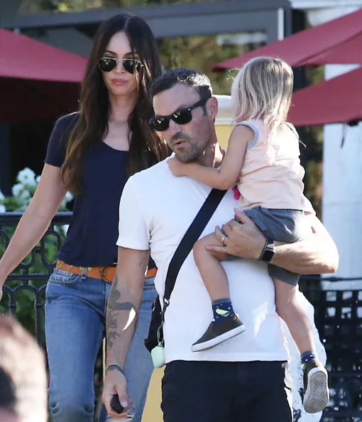 Меган Фокс с мужем и ребенком Меган Фокс с мужем и ребенком