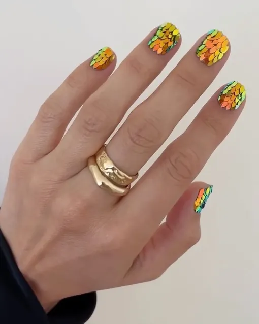 Автор этого маникюра работает с модными домами первой величины, так что брать с нее точно стоит брать пример