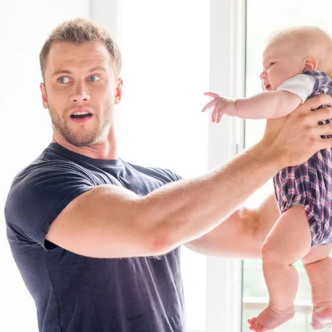 Почему мужчины ревнуют жену к ребёнку — и как с этим справиться