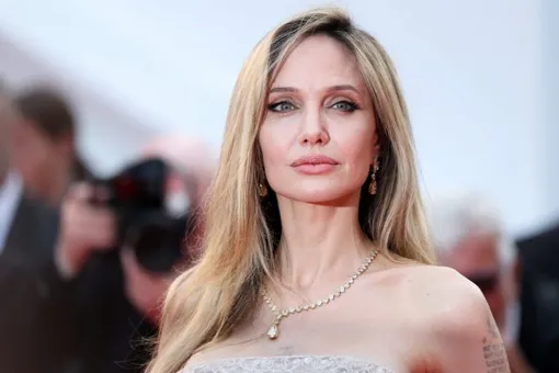 Анджелина Джоли боится, что у нее разовьется онкологическое заболевание Анджелина Джоли боится, что у нее разовьется онкологическое заболевание