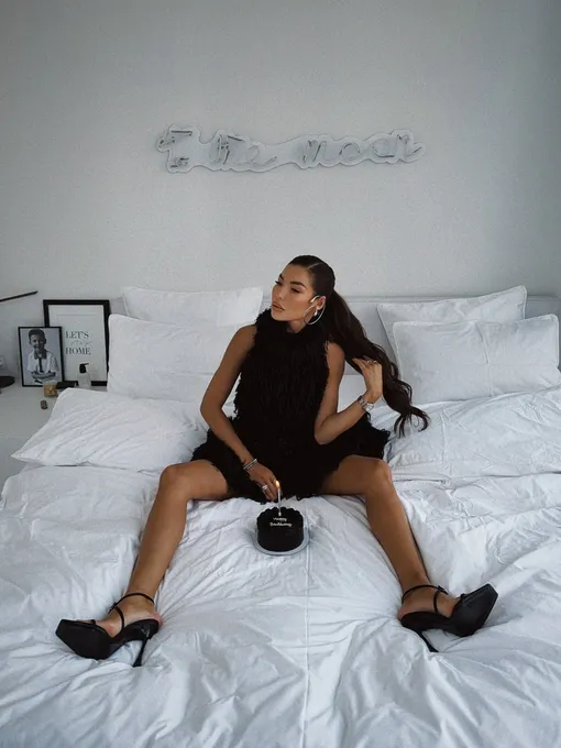 Карина Нигай устроила провокационную фотосессию в честь дня своего рождения