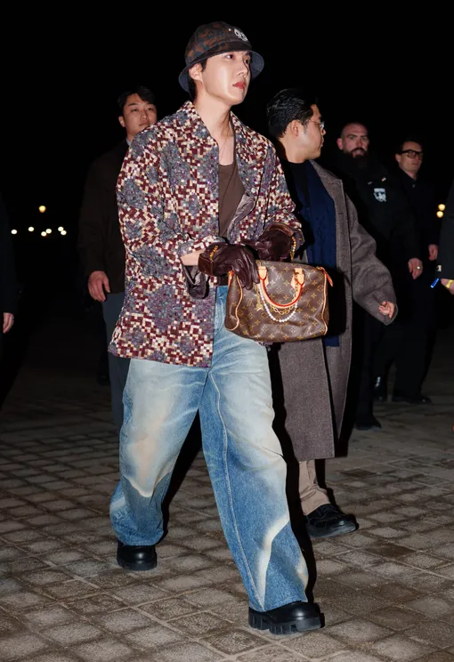 Чон Хосок (Джей-Хоуп) на показе Louis Vuitton
