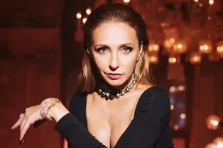 «Жаль, что вы замужем, Татьяна!»: Навка с глубоким декольте ошеломила мужчин «Жаль, что вы замужем, Татьяна!»: Навка с глубоким декольте ошеломила мужчин