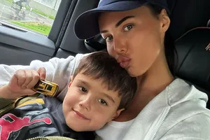 «Багги оказался очень шустрым»: Анастасия Решетова подарила сыну от Тимати автомобиль на 7-летие