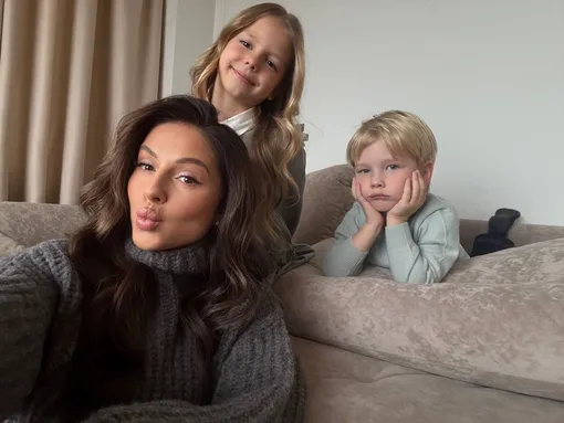 Нюша с дочерью и сыном Нюша с дочерью и сыном