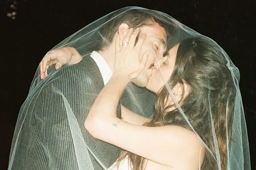 Свадьба в стиле «Твин Пикс»: старшая дочь Энди Макдауэлл тайно вышла замуж за режиссера