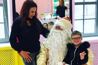 Эвелина Блёданс и её младший сын выступили в детском доме со спектаклем