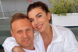 «У меня нет денег, я живу на доходы жены»: Анна Седокова опубликовала переписку Яниса Тиммы с матерью его сына «У меня нет денег, я живу на доходы жены»: Анна Седокова опубликовала переписку Яниса Тиммы с матерью его сына