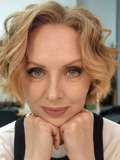 Елена Ксенофонтова отмечает день рождения