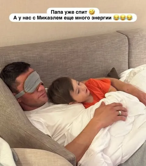 Павел Прилучный с сыном в Стамбуле