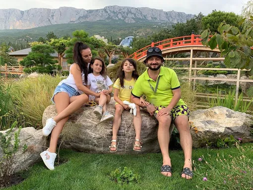 Юморист с семьей