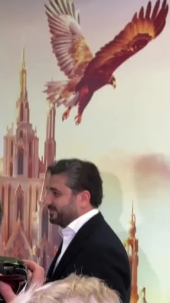 Нажми и смотри