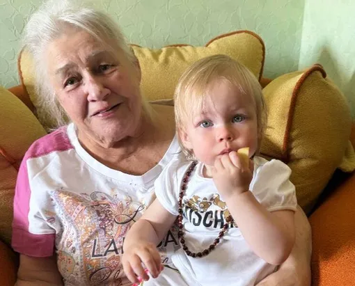 Бабушка Ангелина с внучкой Анной