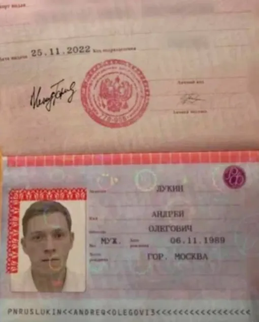 Ларисе Долиной показали паспорт с фото актера Тома Холланда