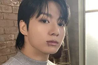 Чонгук из BTS попросил фанатов не присылать ему письма и подарки в новый дом Чонгук из BTS попросил фанатов не присылать ему письма и подарки в новый дом