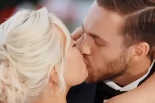 Женихом Клавы Коки, победившим в ее шоу «Сердце Клавы», оказался «подозрительный мужчина» Александр Поверин Женихом Клавы Коки, победившим в ее шоу «Сердце Клавы», оказался «подозрительный мужчина» Александр Поверин