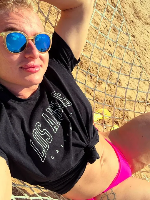 Анна Шукшина прилетела на курорт