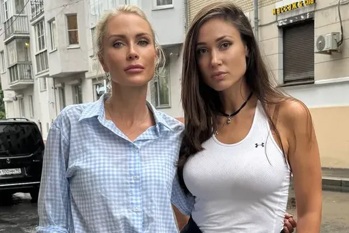 «Елену подло обманули»: Катя Гордон заявила, что Роман Товстик перевез двоих детей к любовнице Полине Дибровой «Елену подло обманули»: Катя Гордон заявила, что Роман Товстик перевез двоих детей к любовнице Полине Дибровой