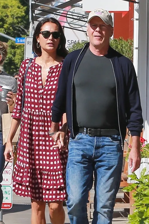 Эмма Хемминг во всем поддерживает больного мужа