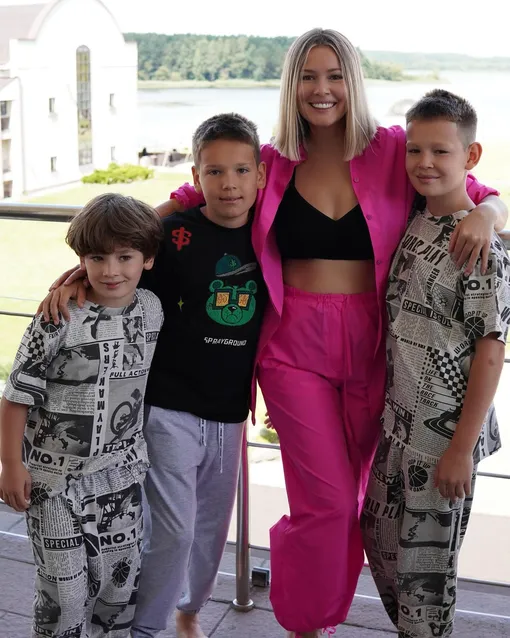 Мария Кожевникова со старшими сыновьями