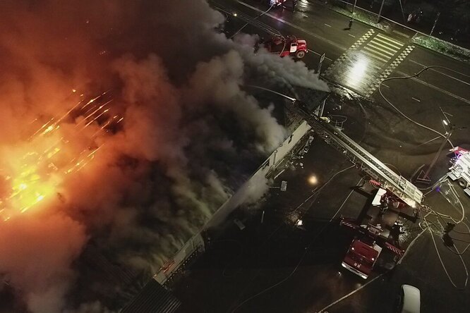 Восемь человек погибли при пожаре в ночном клубе в Костроме, 250 человек эвакуировали: видео Восемь человек погибли при пожаре в ночном клубе в Костроме, 250 человек эвакуировали: видео