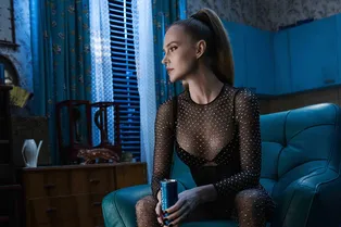 Глюкоза стала вампиром в психологическом клипе «Фэн-шуй»