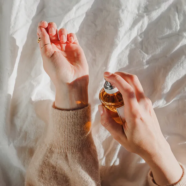 Как составить свой парфюмерный «гардероб»: правила выбора 3–5 главных ароматов на все случаи жизни