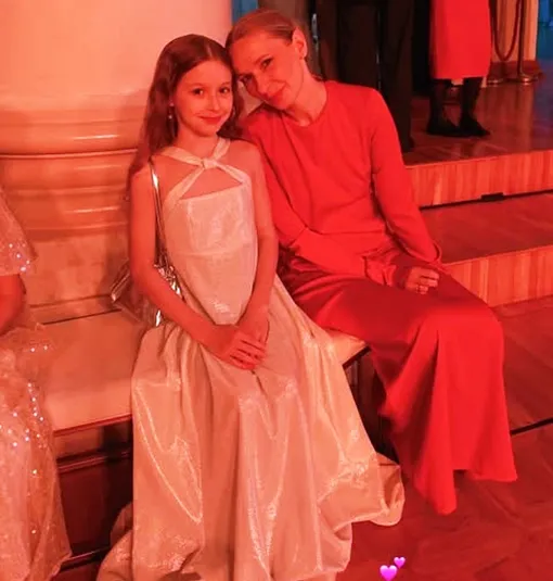 Анна Шевчук с дочерью на балу