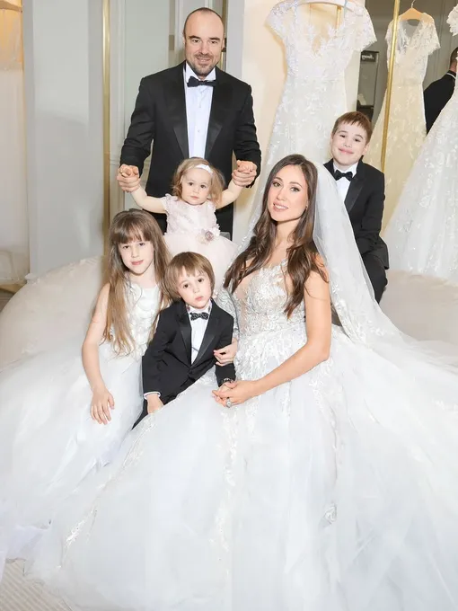 Елена и Роман Товстик состоят в браке 19 лет Елена и Роман Товстик состоят в браке 19 лет