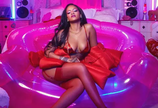 Артистка побаловала фанатов сексуальными образами