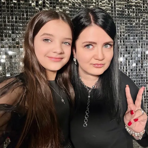 Исполнительница хита «Сигма бой» Мария Янковская с мамой Алиной Янковской Исполнительница хита «Сигма бой» Мария Янковская с мамой Алиной Янковской