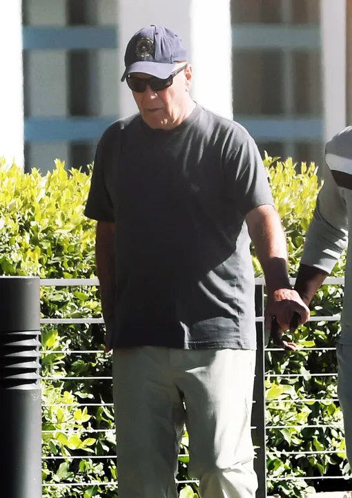 Брюс Уиллис борется с деменцией