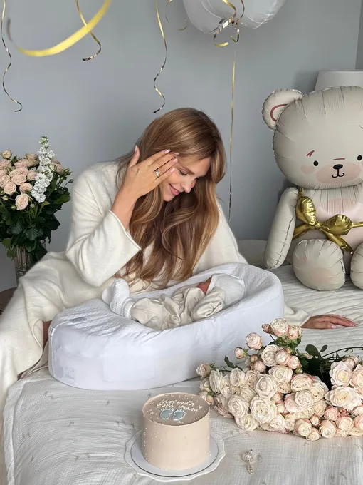 Елена Дудина выписалась с сыном из роддома Елена Дудина выписалась с сыном из роддома