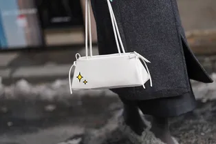 Самый короткий путь к сердцу – сумка с длинной ручкой: 10 моделей, которые стоит купить сейчас