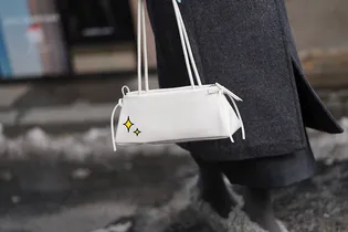 Самый короткий путь к сердцу – сумка с длинной ручкой: 10 моделей, которые стоит купить сейчас