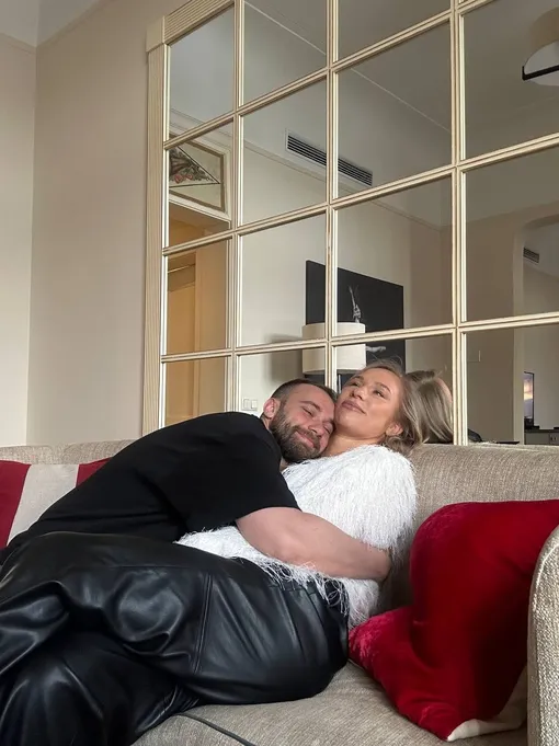 Женя Искандарова поделилась умилительными кадрами с возлюбленным Женя Искандарова поделилась умилительными кадрами с возлюбленным