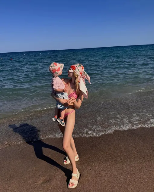 Артистка старается надолго не разлучаться с ребенком