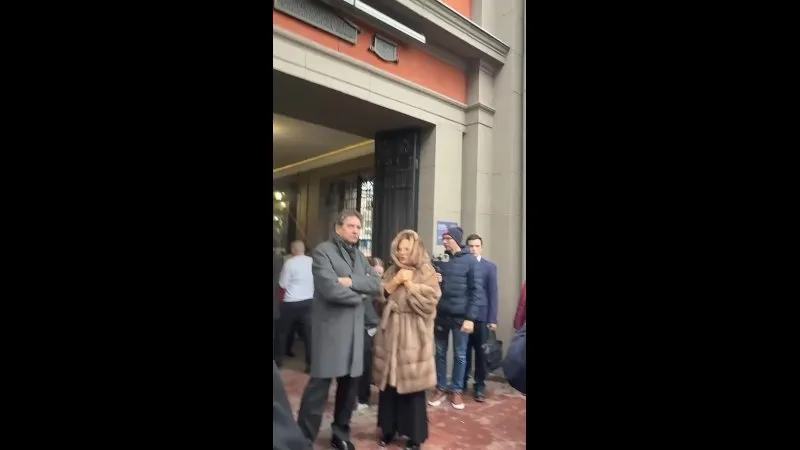 Нажми и смотри