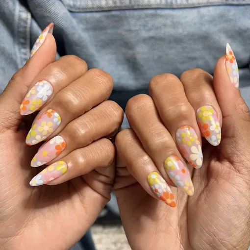 Сила цветов в этом дизайне укрепляется нежной и модной палитрой оттенков