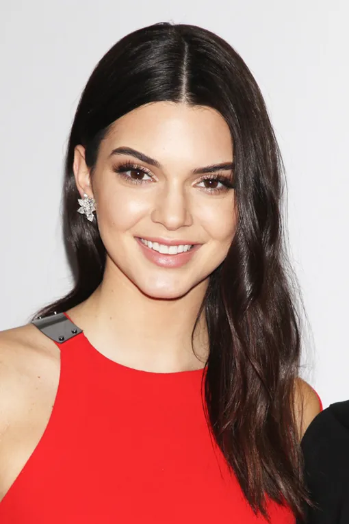 прически на прямой пробор